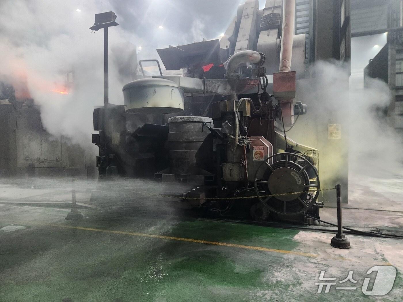 본문 이미지 - 군산 공장 운반설비 화재 현장.(전북소방본부 제공. 재판매 및 DB 금지)