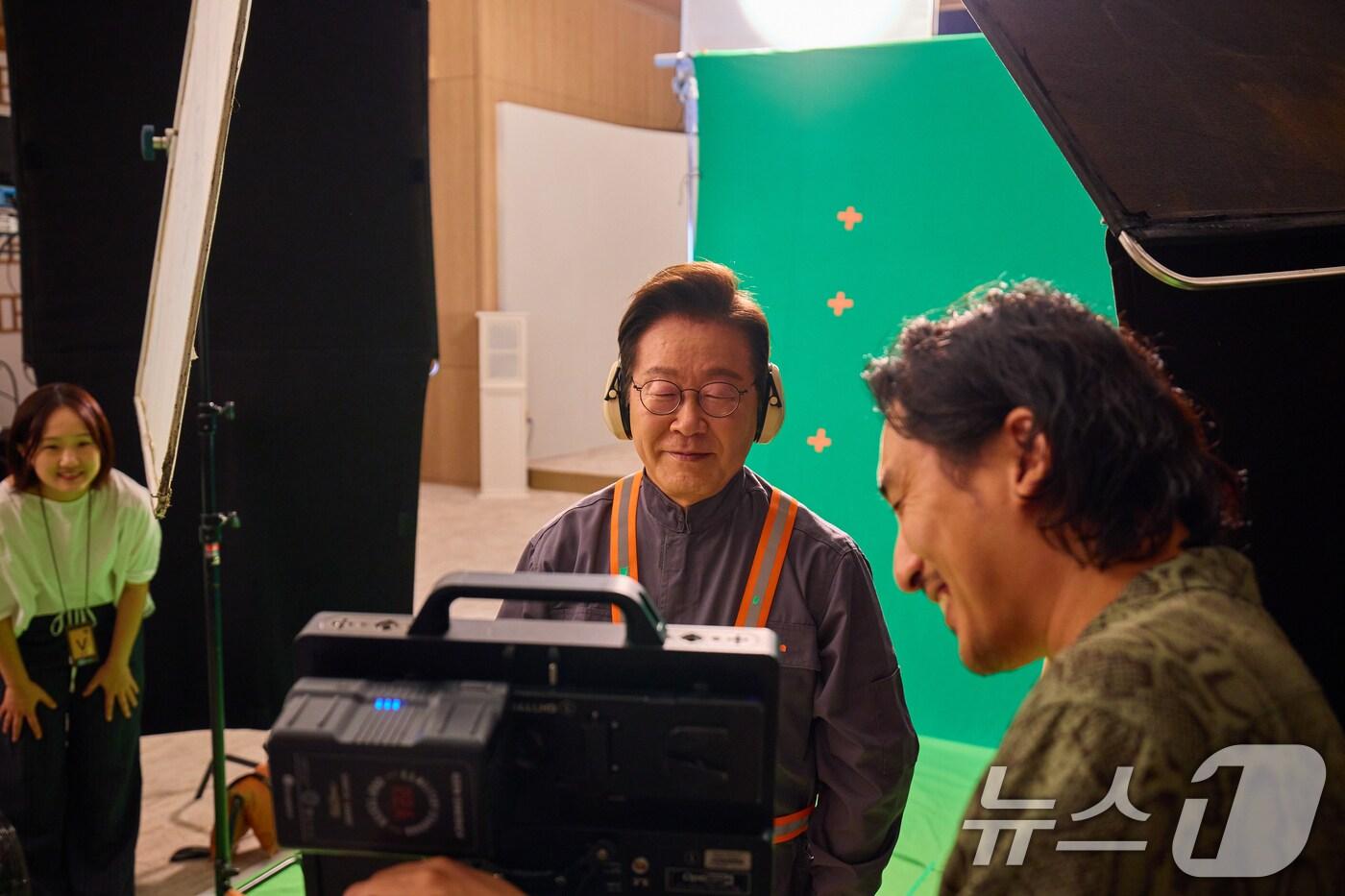 대통령실은 이재명 대통령이 경주에서 열릴 2025 아시아태평양경제협력체&#40;APEC&#41; 정상회의 홍보영상 촬영 현장을 2일 SNS에 공개했다.&#40;이재명 대통령 SNS. 재판매 및 DB 금지&#41; 2025.10.2/뉴스1