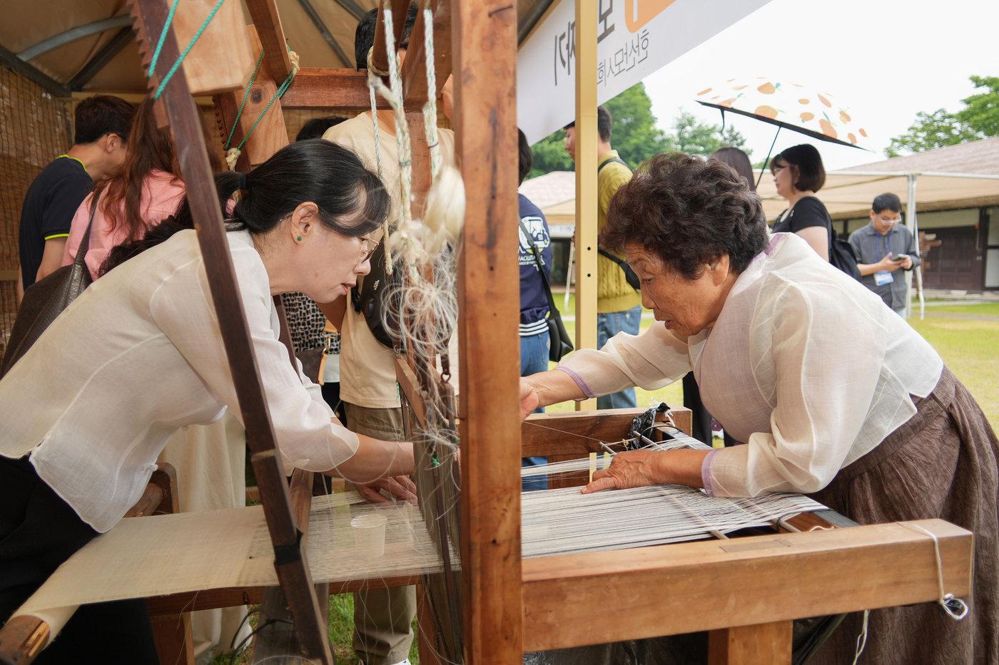 올해 진행된 한산모시문화제 모습.&#40;서천군 제공. 재판매 및 DB금지&#41;/뉴스1