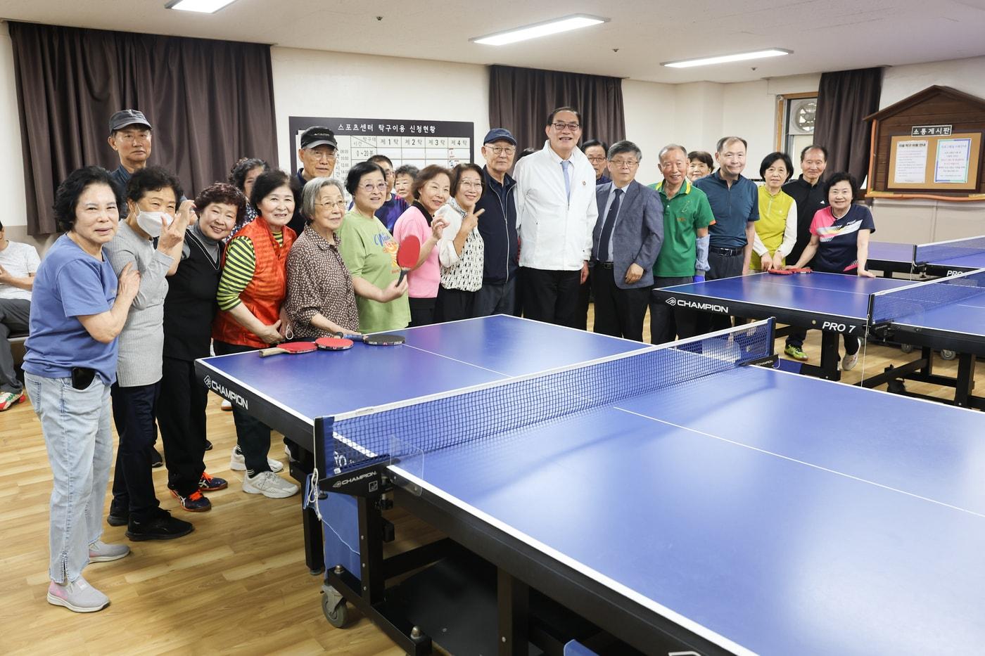 체육공단이 취약계층의 명절 준비를 돕기 위해 13개 복지관에 각 2백만 원 상당의 온누리상품권을 지원했다. (체육공단 제공)