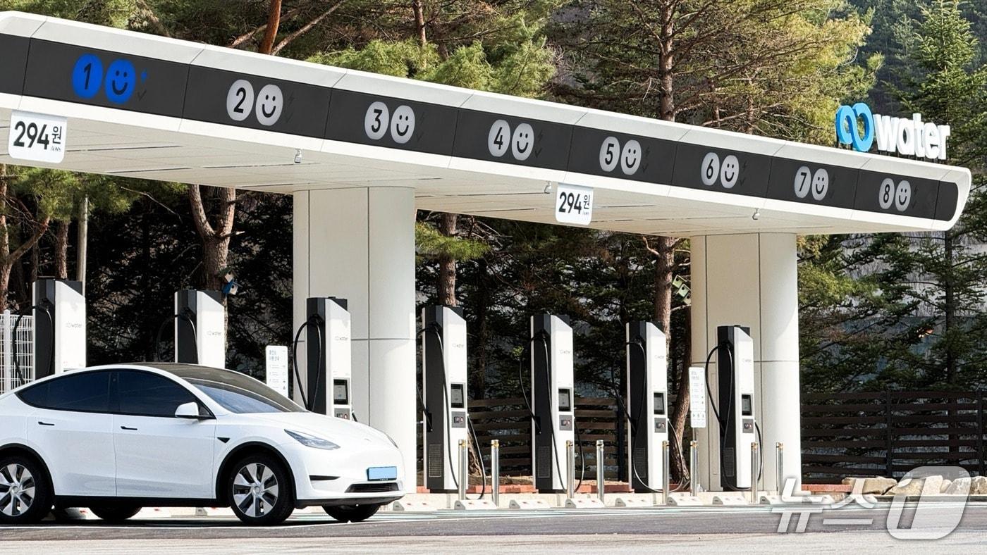 워터 전기차 급속 충전기가 마련된 평창휴게소&#40;브라이트에너지파트너스 제공&#41;