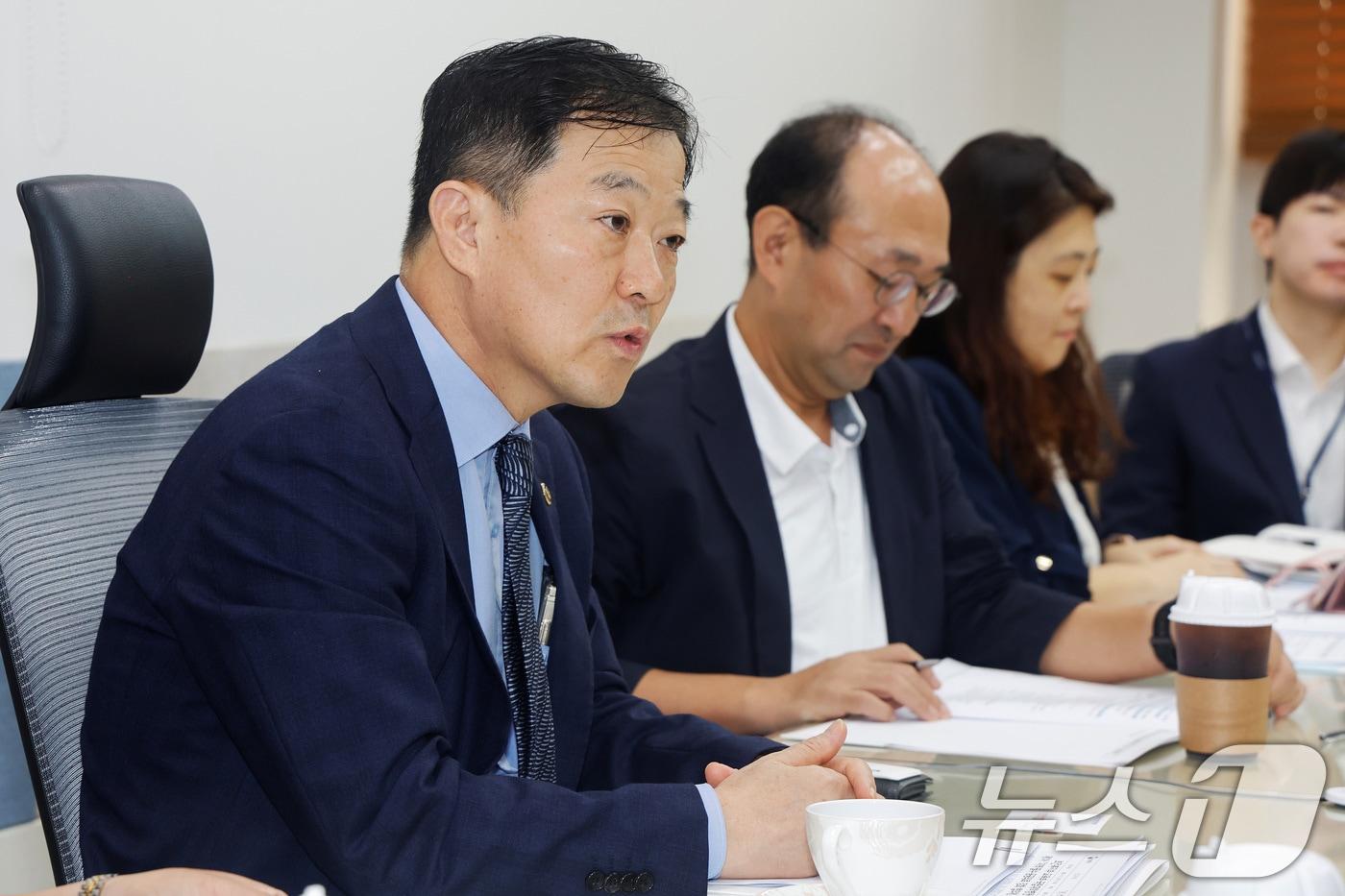 이형훈 보건복지부 2차관이 2일 정부세종청사에서 열린 &#39;지역·필수·공공의료 강화 협의체&#39; 1차 회의에 참석해 발언하고 있다. &#40;보건복지부 제공. 재판매 및 DB 금지&#41; 2025.10.2/뉴스1