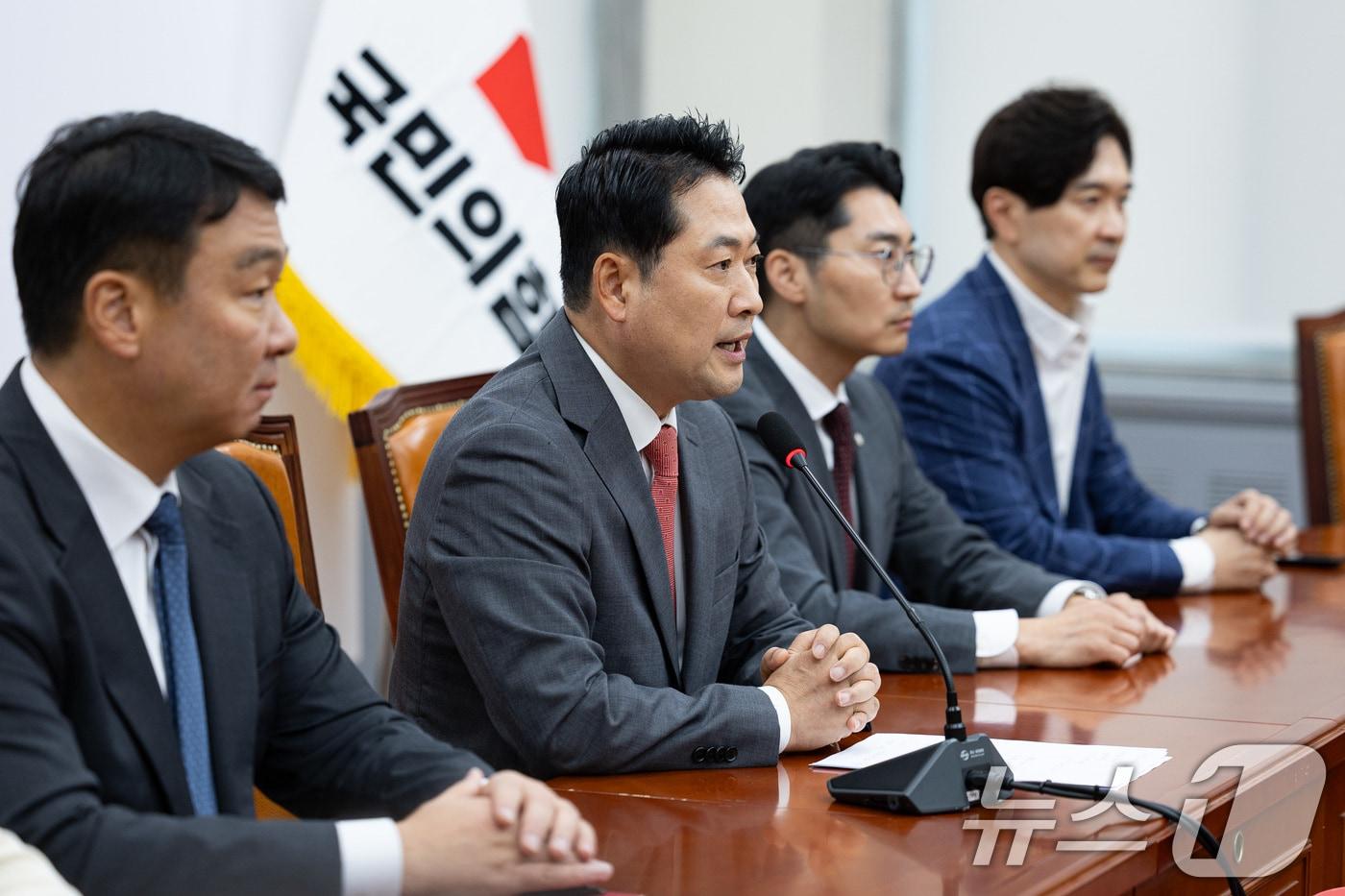 장동혁 국민의힘 대표가 2일 서울 여의도 국회에서 현안 관련 기자간담회를 하고 있다. 2025.10.2/뉴스1 ⓒ News1 유승관 기자