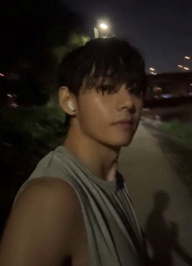 본문 이미지 - 러닝하는 뷔/영상 캡처