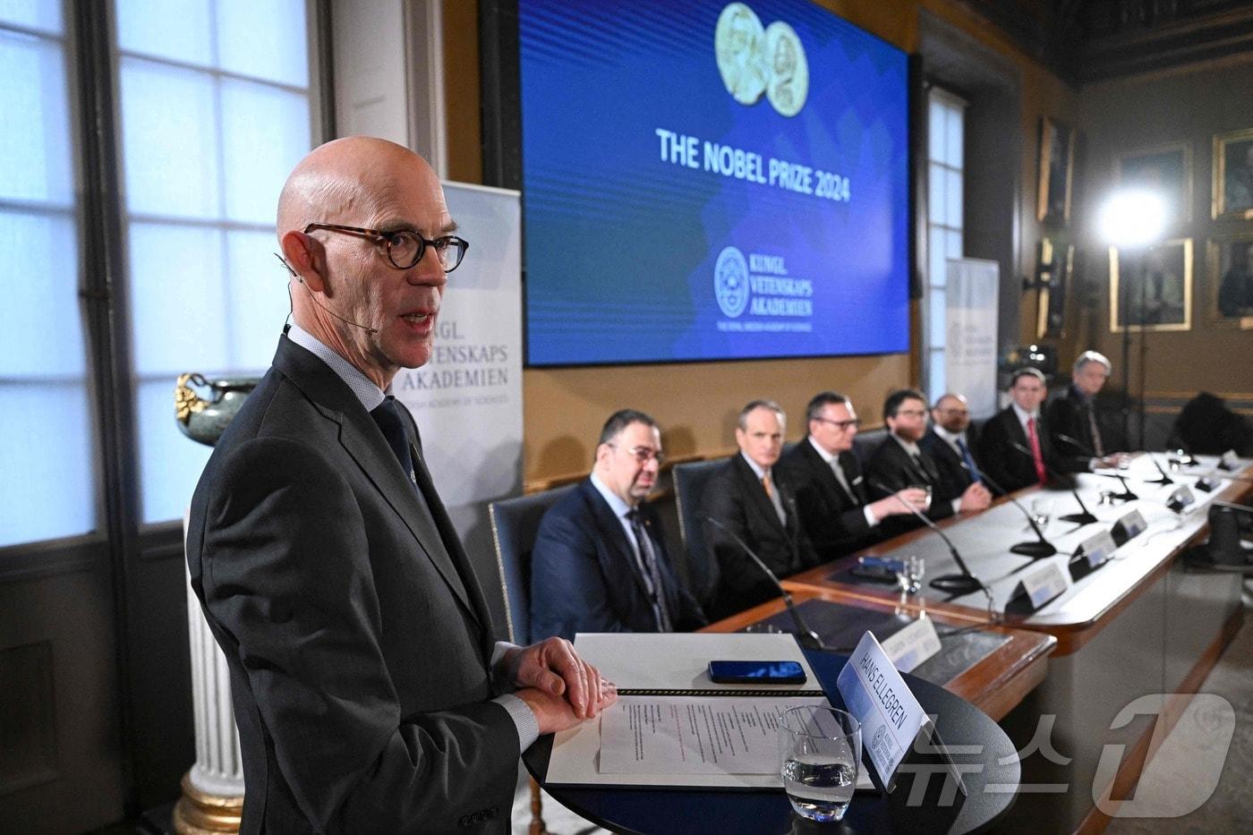 스웨덴 왕립과학아카데미 사무총장 한스 엘레그렌&#40;제일 왼쪽&#41;&lt;자료사진&gt; ⓒ AFP=뉴스1