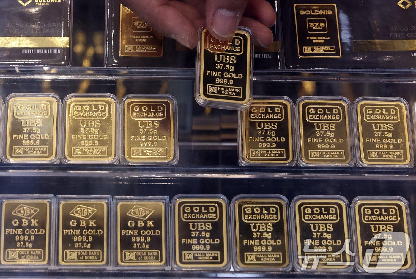 서울의 한 금거래소에 진열된 골드바 모습. 2025.10.2/뉴스1 ⓒ News1 박지혜 기자
