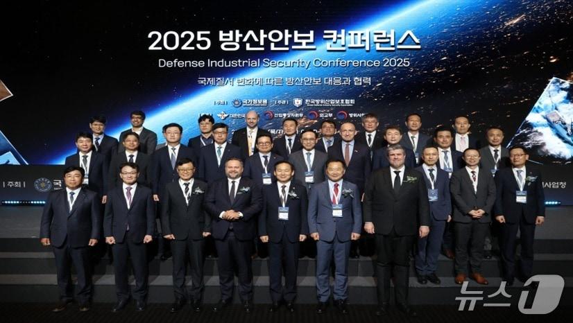 본문 이미지 - 국가정보원이 2일 개최한 &#39;2025 방산안보 컨퍼런스&#39; &#40;국정원 제공&#41;