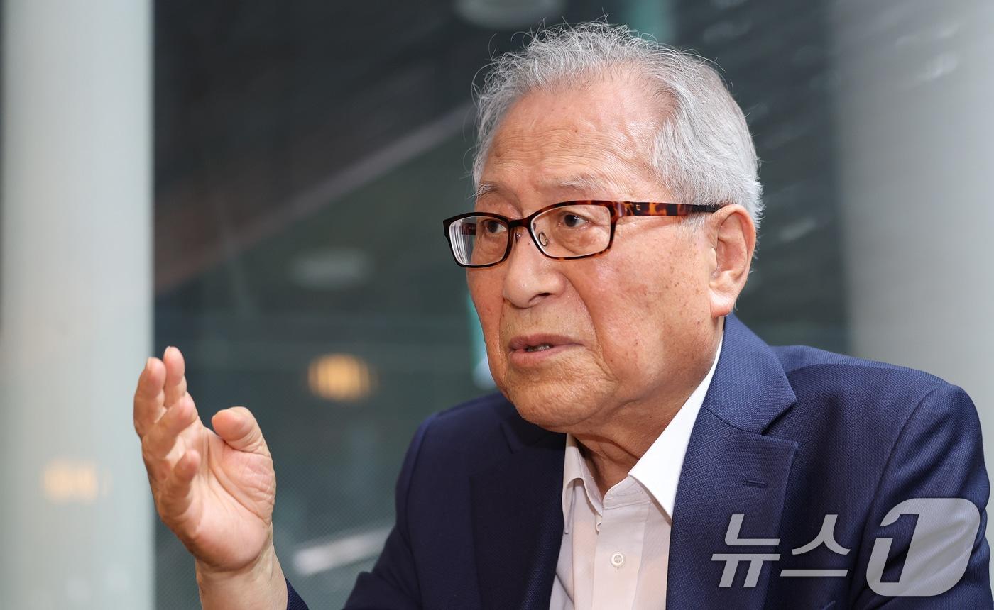 정세현 전 통일부 장관이 2일 서울 강남구 한 카페에서 뉴스1과 인터뷰를 하고 있다. 2025.10.2/뉴스1 ⓒ News1 이호윤 기자