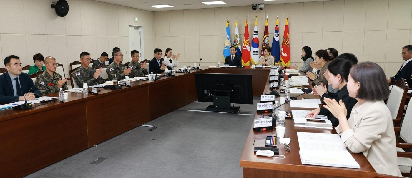 2일 서울 용산구 국방부 청사에서 제18회 국방부 양성평등위원회 본회의가 열리고 있다.&#40;국방부 제공&#41;