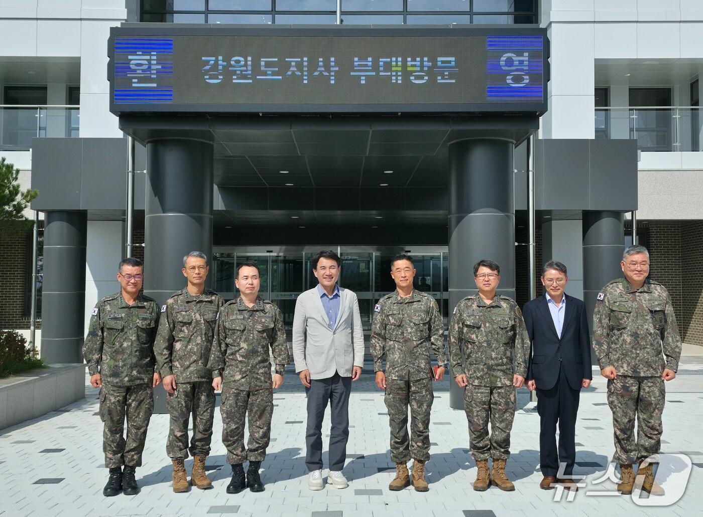 본문 이미지 - 추석 명절 군부대 위문&#40;강원도 제공. 재판매 및 DB금지&#41;/뉴스1