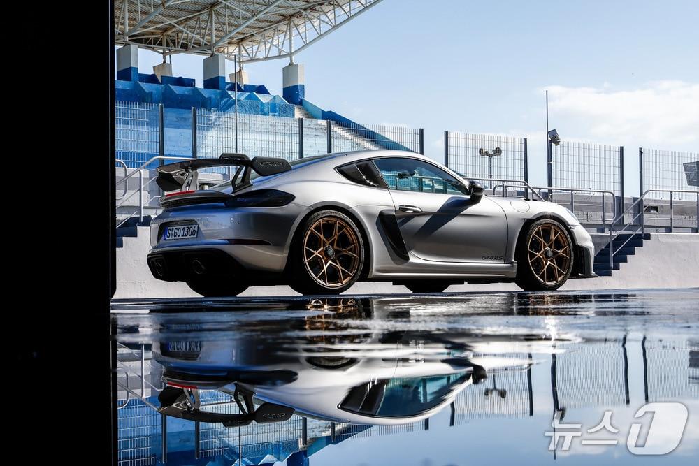 본문 이미지 - 포르쉐 718 카이맨 GT4 RS.&#40;포르쉐 제공&#41; 