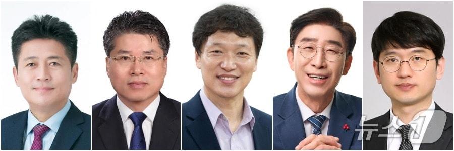 본문 이미지 - &#40;왼쪽부터&#41; 김정헌 중구청장, 홍인성 전 중구청장, 강원모 전 인천시의원, 조광휘 전 인천시의원, 박광운 영종전환포럼 대표.2025.10.1/뉴스1