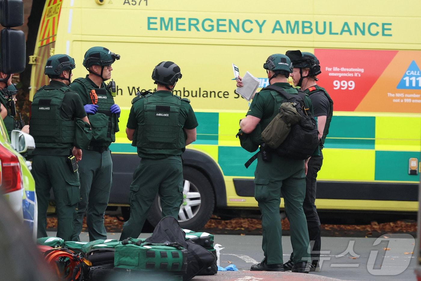 영국 맨체스터 유대교 회당 밖에서 벌어진 차량 돌진과 칼부림 사건에 대응 중인 경찰. 2025.10.02 ⓒ 로이터=뉴스1 ⓒ News1 이지예 객원기자
