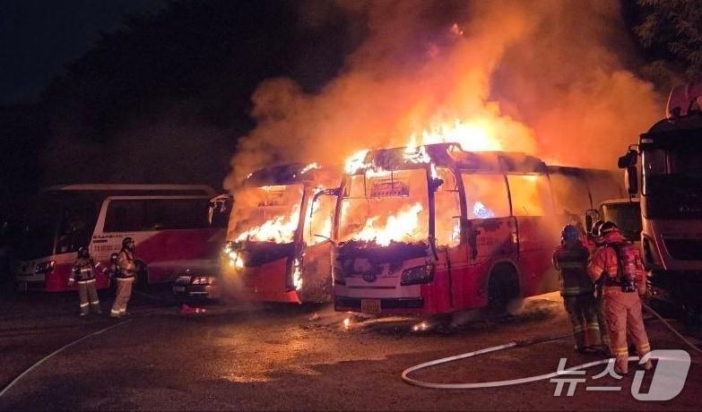 본문 이미지 - 화재 현장. (경기도소방재난본부 제공. 재판매 및 DB 금지) 2025.10.2/뉴스1