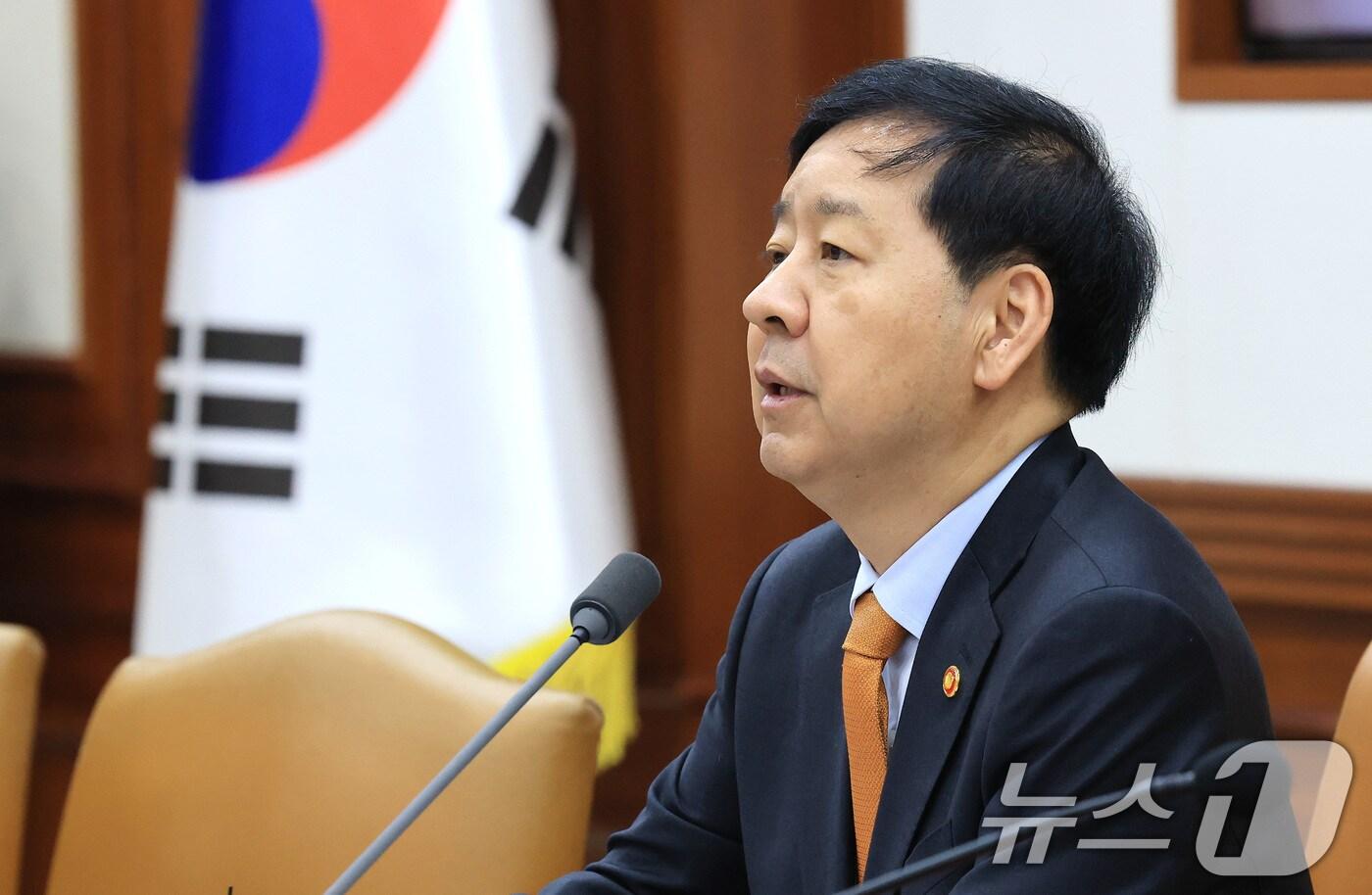 구윤철 경제부총리 겸 기획재정부 장관이 20일 오전 서울 종로구 정부서울청사에서 열린 성장전략 TF 겸 경제관계장관회의에서 모두발언을 하고 있다. 2025.10.20/뉴스1 ⓒ News1 임세영 기자
