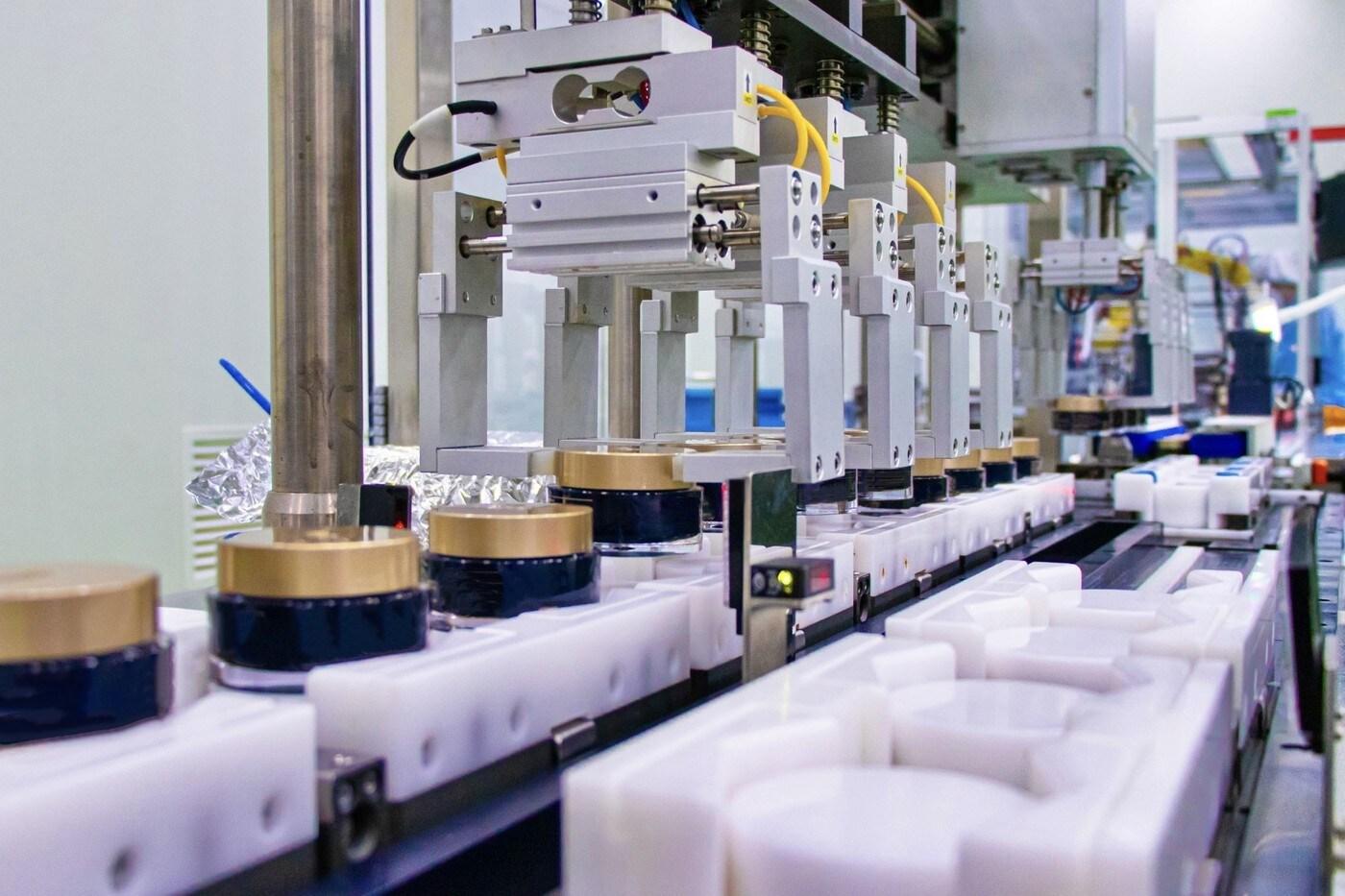 한국콜마는 산업통상부의 AI 팩토리 과제에 선정돼 화장품 제조 공정을 통합한 AI 자율제조 시스템을 개발한다.(한국콜마제공)