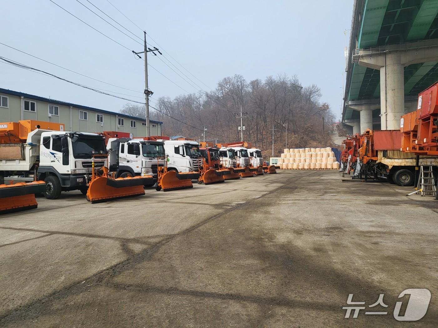 본문 이미지 - 용인시 제설장비 차고지 모습.&#40;용인시 제공&#41;