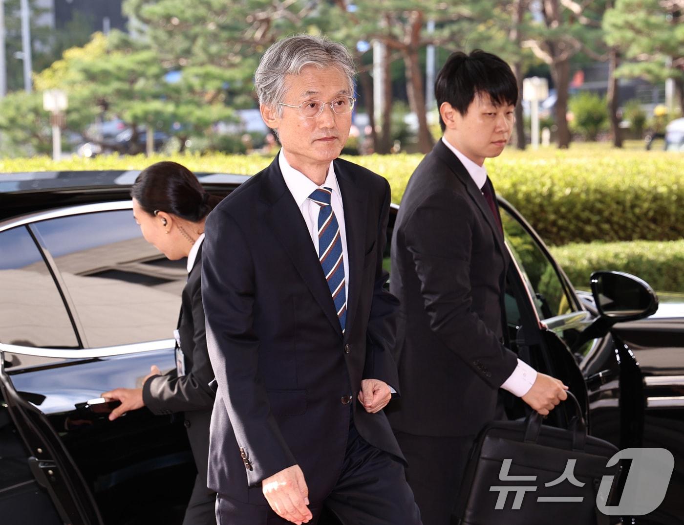 본문 이미지 - 조희대 대법원장이 20일 오전 서울 서초구 대법원으로 출근하고 있다. 2025.10.20/뉴스1 ⓒ News1 구윤성 기자