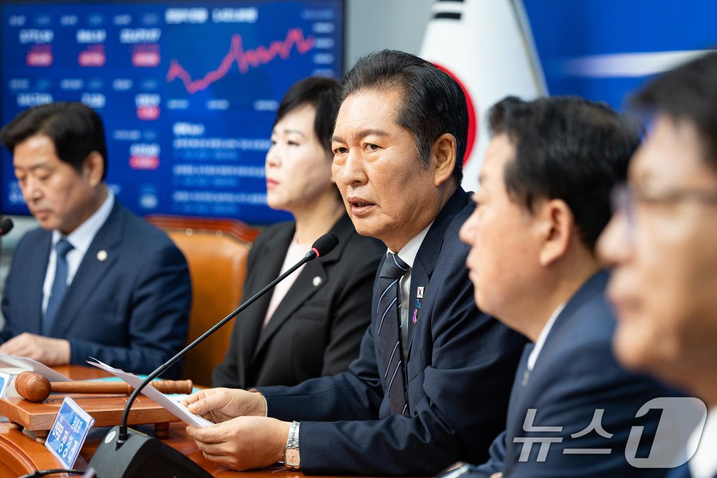 정청래 더불어민주당 대표가 20일 서울 여의도 국회에서 열린 최고위원회의에서 모두 발언을 하고 있다. 2025.10.20/뉴스1 ⓒ News1 유승관 기자