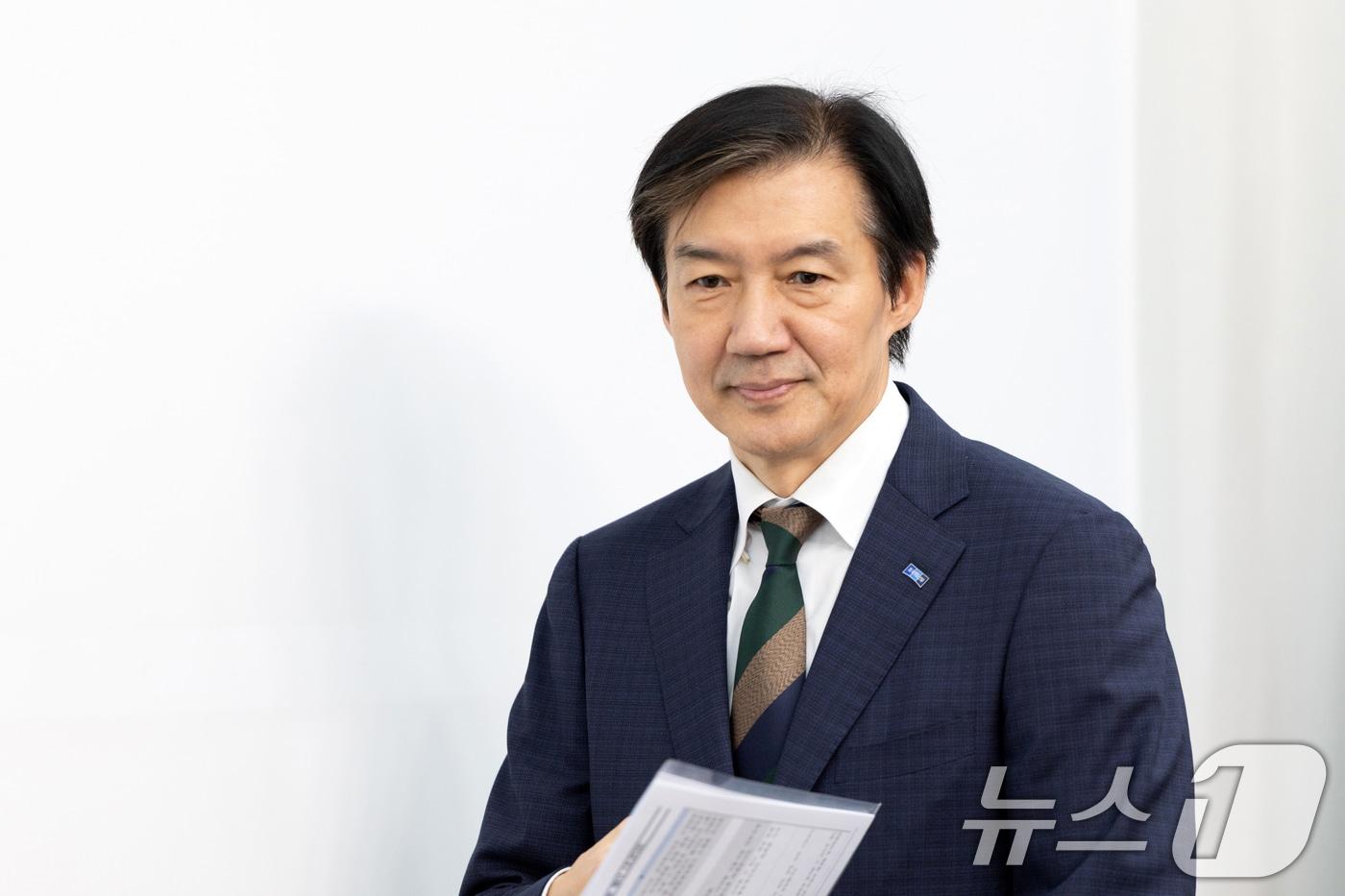 조국 조국혁신당 비상대책위원장이 20일 서울 여의도 국회에서 열린 비상대책위원회 회의에 참석하고 있다. 2025.10.20/뉴스1 ⓒ News1 이승배 기자