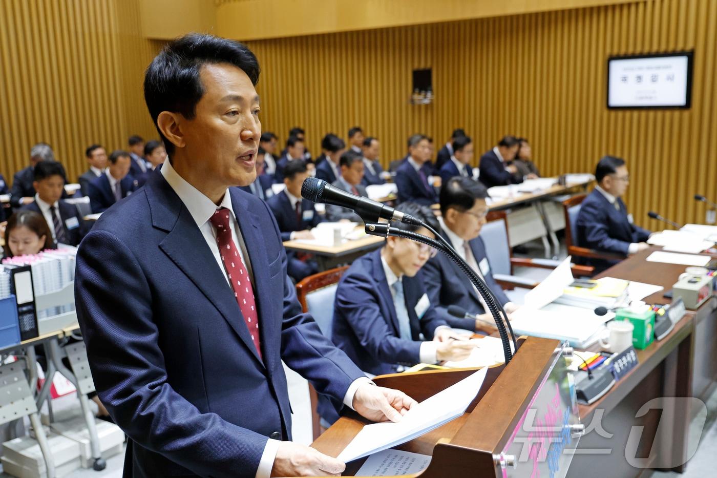 오세훈 서울시장이 20일 오전 서울 중구 서울시청에서 열린 국회 국토교통위원회의 서울시청에 대한 국정감사에서 업무보고를 하고 있다. 2025.10.20/뉴스1 ⓒ News1 박정호 기자