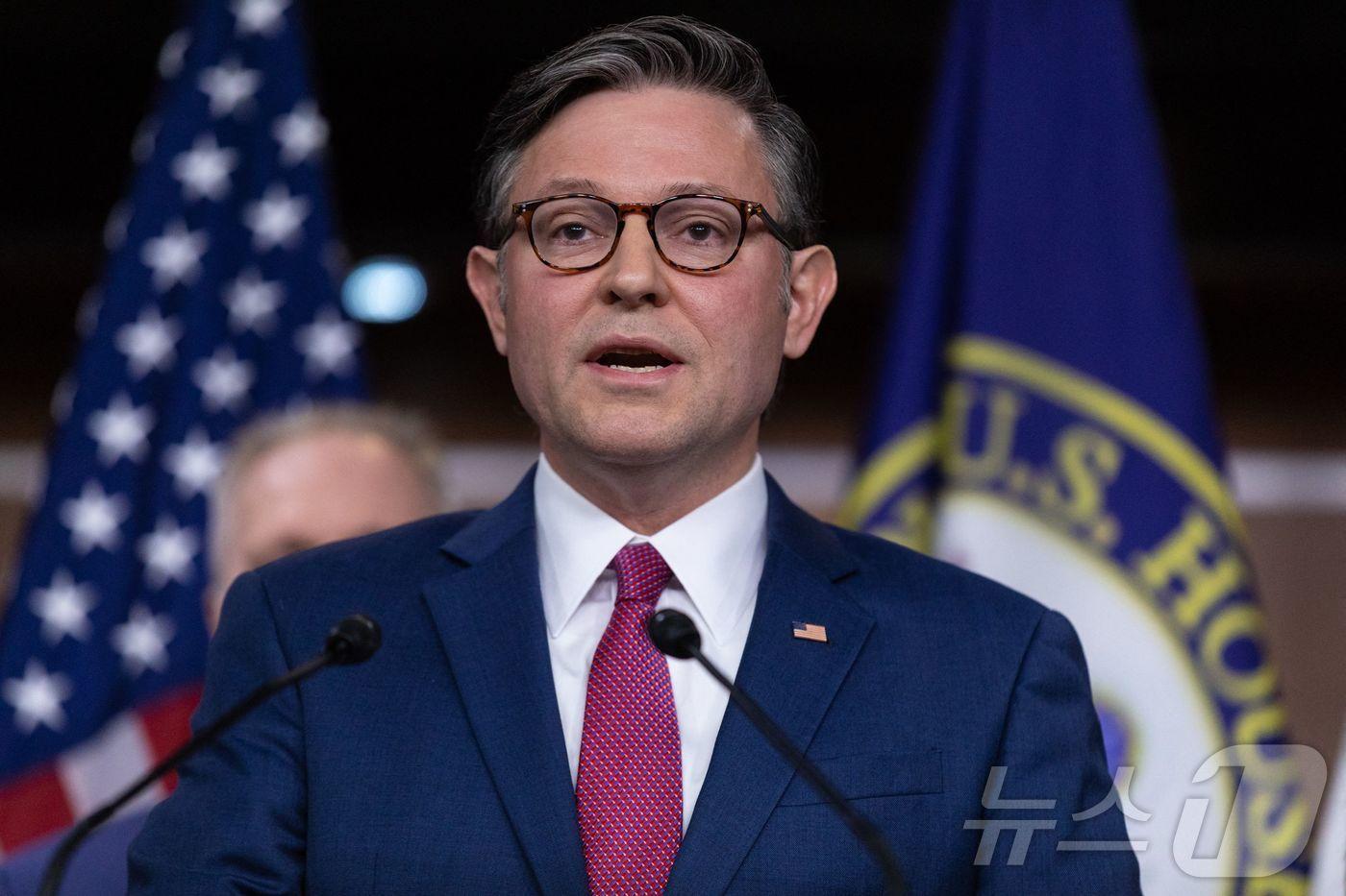 마이크 존슨 미 하원의장&#40;공화·루이지애나&#41;이 17일&#40;현지시간&#41; 워싱턴DC 의사당에서 열린 기자회견에서 발언하고 있다. 2025.10.17. ⓒ AFP=뉴스1 ⓒ News1 윤다정 기자