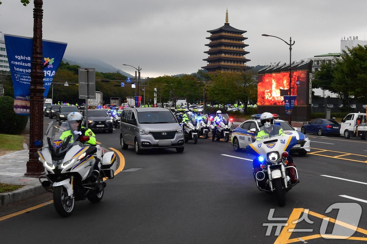 APEC 2025 정상회의를 10일 앞둔 20일 오전 정상회의장인 경북 경주시 화백컨벤션센에서 각국 정상들의 경호 이동 훈련을 하고 있다. 2025.10.20/뉴스1 ⓒ News1 최창호 기자