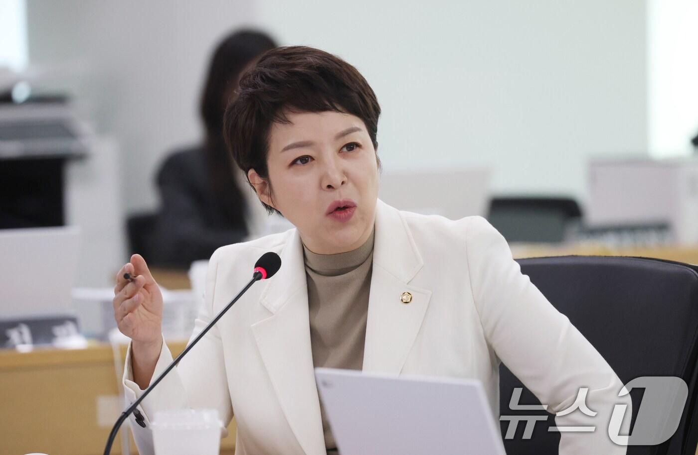 김은혜 국민의힘 의원이 20일 경기 수원시 영통구 경기도청에서 열린 국회 국토교통위원회의 경기도에 대한 국정감사에서 질의를 하고 있다. 2025.10.20/뉴스1 ⓒ News1 김영운 기자