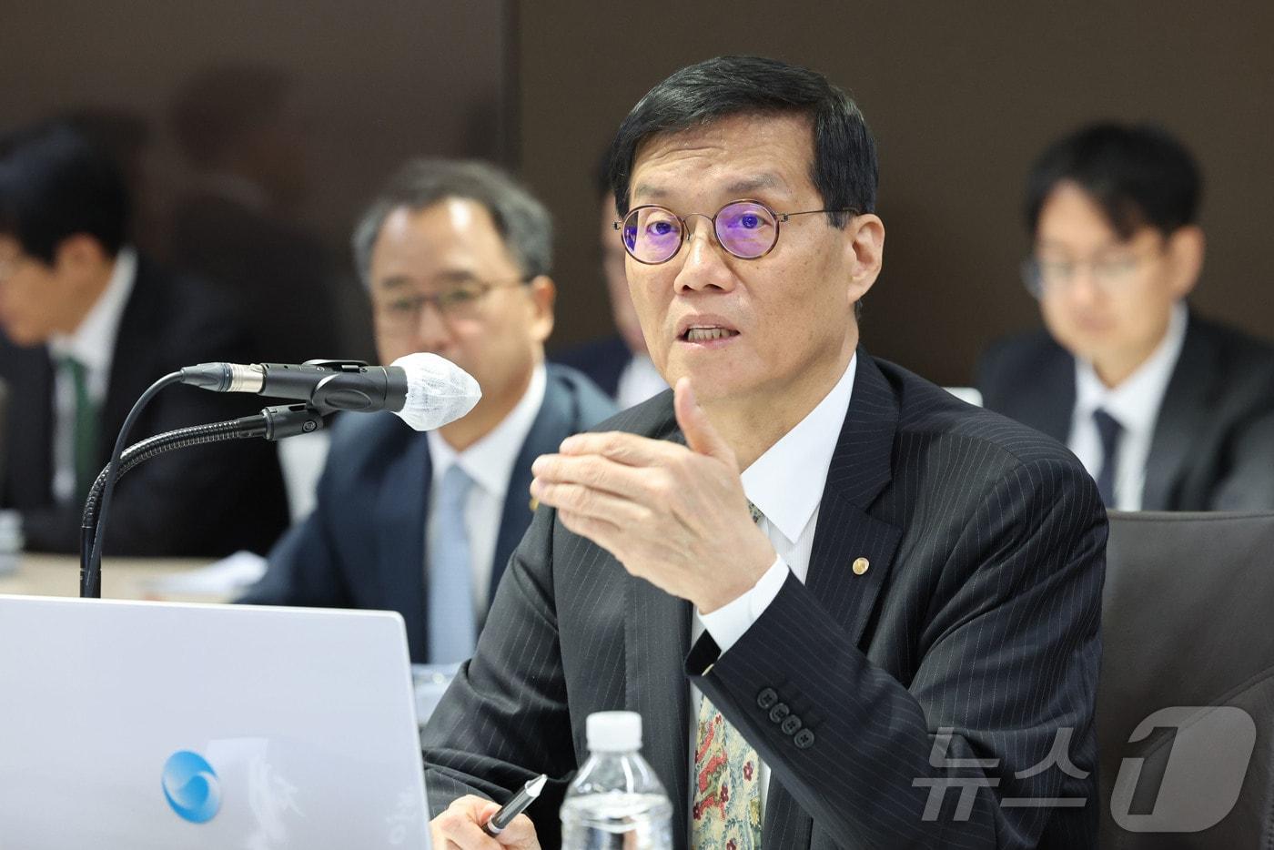 이창용 한국은행 총재가 20일 오전 서울 중구 한국은행에서 열린 국회 기획재정위원회의 한국은행에 대한 국정감사에서 의원질의에 답하고 있다. &#40;공동취재&#41; 2025.10.20/뉴스1 ⓒ News1 황기선 기자