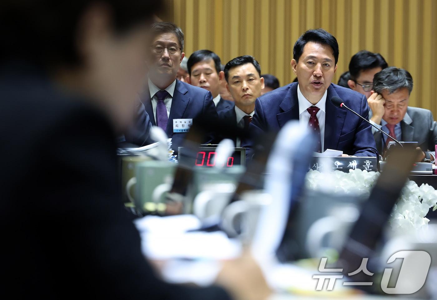 오세훈 서울시장이 20일 오전 서울 중구 서울시청에서 열린 국회 국토교통위원회의 서울시청에 대한 국정감사에서 의원 질의에 답하고 있다. 2025.10.20/뉴스1 ⓒ News1 박정호 기자