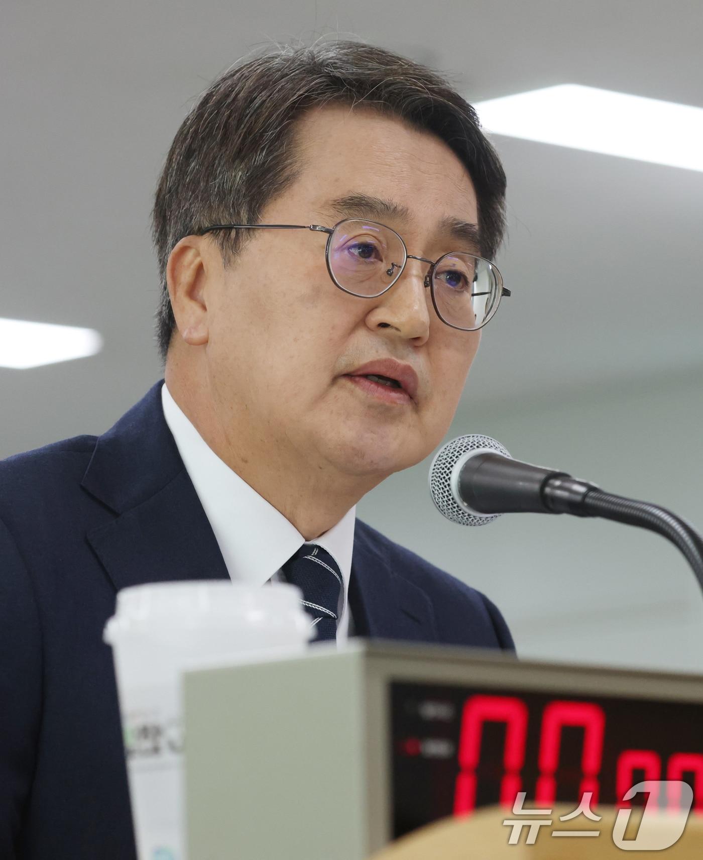 본문 이미지 - 김동연 경기도지사가 20일 경기 수원시 영통구 경기도청에서 열린 국회 국토교통위원회의 경기도에 대한 국정감사에서 의원 질의에 답하고 있다. 2025.10.20/뉴스1 ⓒ News1 김영운 기자