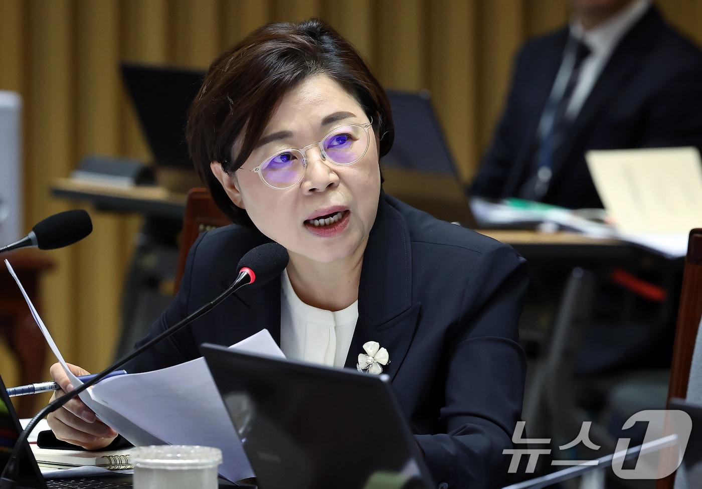 김정재 국민의힘 의원이 20일 오전 서울 중구 서울시청에서 열린 국회 국토교통위원회의 서울시청에 대한 국정감사에서 질의를 하고 있다. 2025.10.20/뉴스1 ⓒ News1 박정호 기자