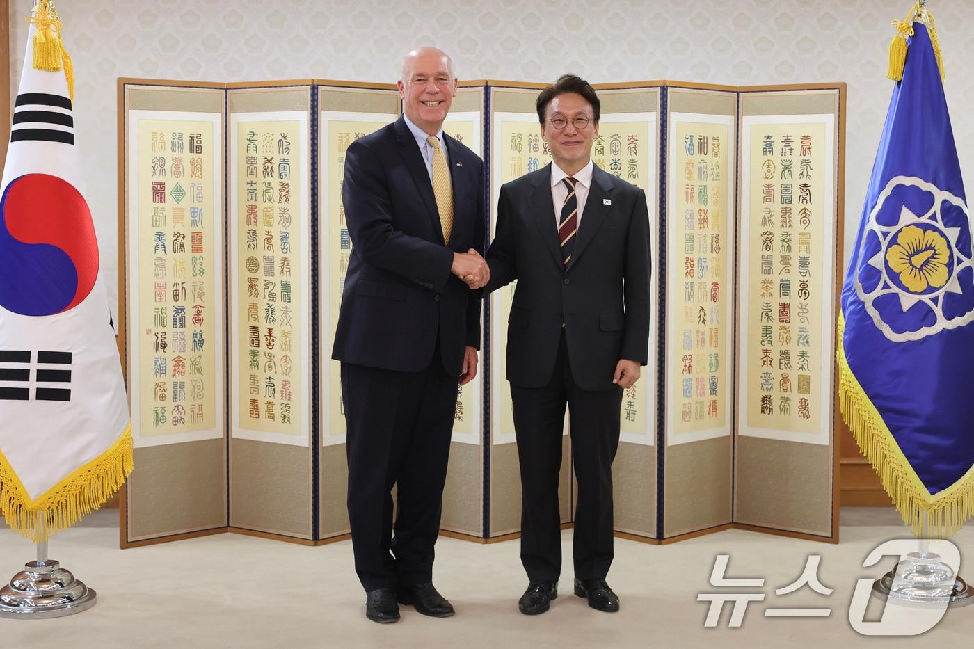 김민석 국무총리가 20일 서울 종로구 정부서울청사에서 그레그 지안포르테&#40;Greg Gianforte&#41; 미국 몬태나 주지사를 접견하고 있다. &#40;총리실 제공, 재판매 및 DB 금지&#41; 2025.10.20/뉴스1 ⓒ News1 임세영 기자