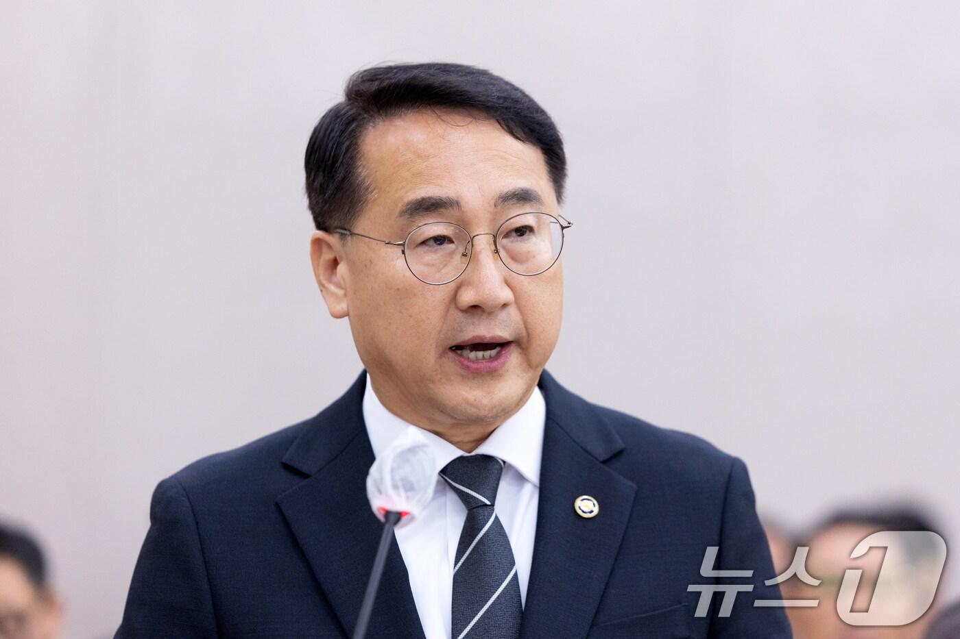 김인호 산림청장이 20일 서울 여의도 국회에서 열린 농림축산식품해양수산위원회 산림청 등에 대한 국정감사에 출석해 업무보고하고 있다. 2025.10.20/뉴스1 ⓒ News1 이승배 기자