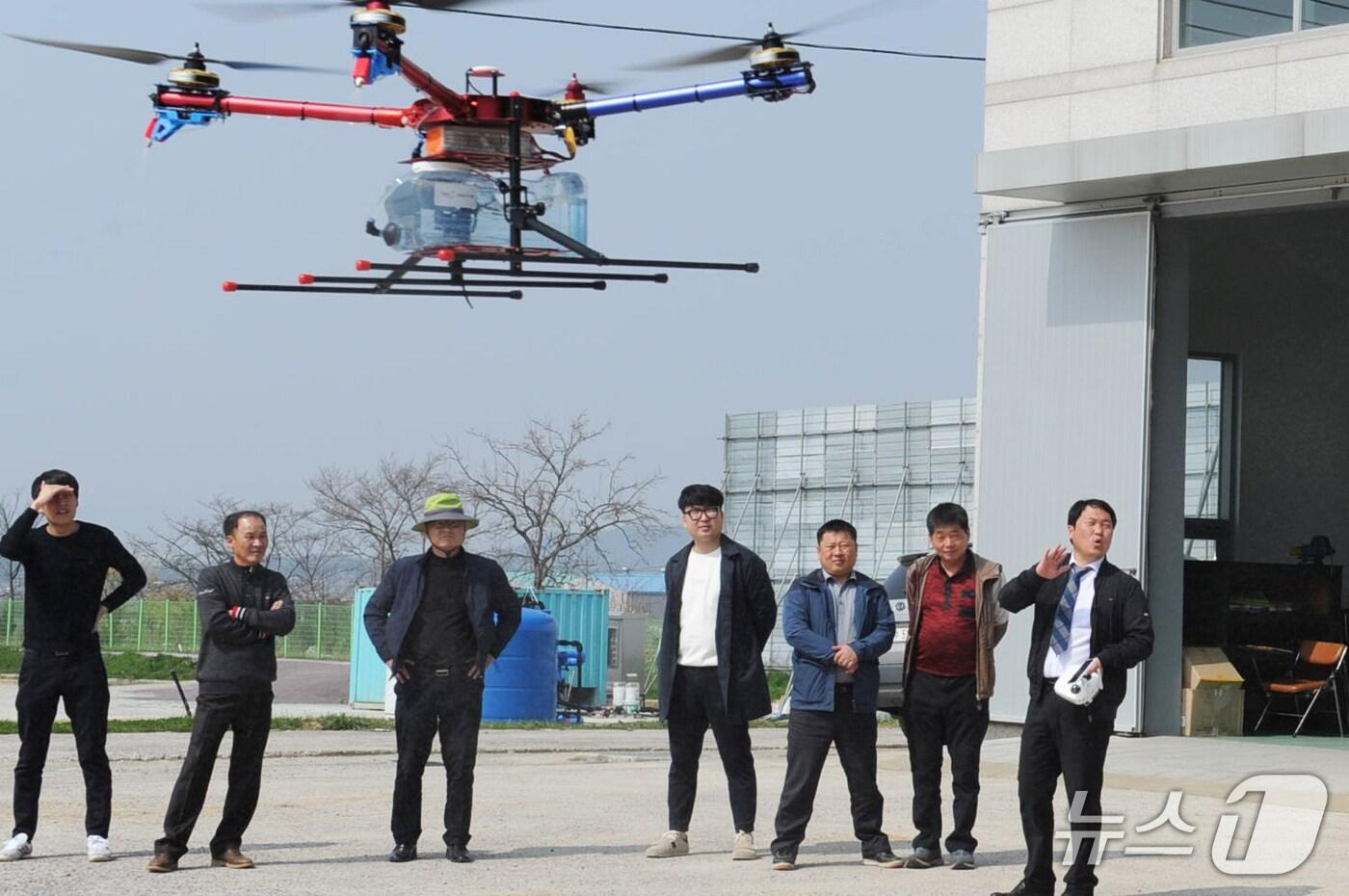 농업용 드론 체험 모습.&#40;전남도 제공. 재판매 및 DB금지&#41; 2025.10.20/뉴스1
