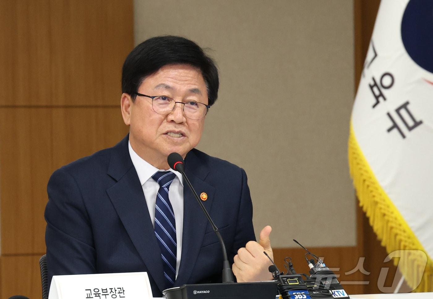 최교진 교육부 장관이 20일 세종시 정부세종청사 교육부에서 열린 출입기자단 간담회에서 질문에 답하고 있다. 2025.10.20/뉴스1 ⓒ News1 김기남 기자