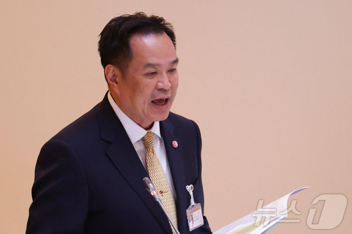 9월 29일 태국 방콕 국회의사당에서 아누틴 찬위라꾼 태국 총리가 국무회의의 정책 발표문을 국회에 전달하고 있다.2025.09.29.<자료사진>ⓒ 로이터=뉴스1