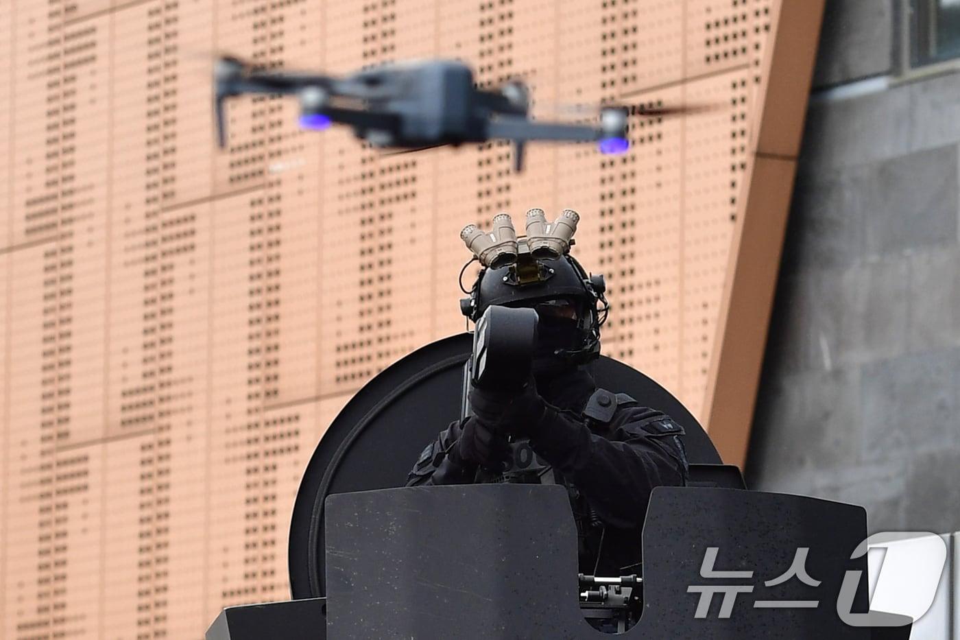 경북 경찰청특공대가 지난 20일 APEC 정상회의장이 마련된 경북 경주 화백컨벤션센터에서 대테러 훈련을 실시했다. 2025.10.20/뉴스1 ⓒ News1 최창호 기자