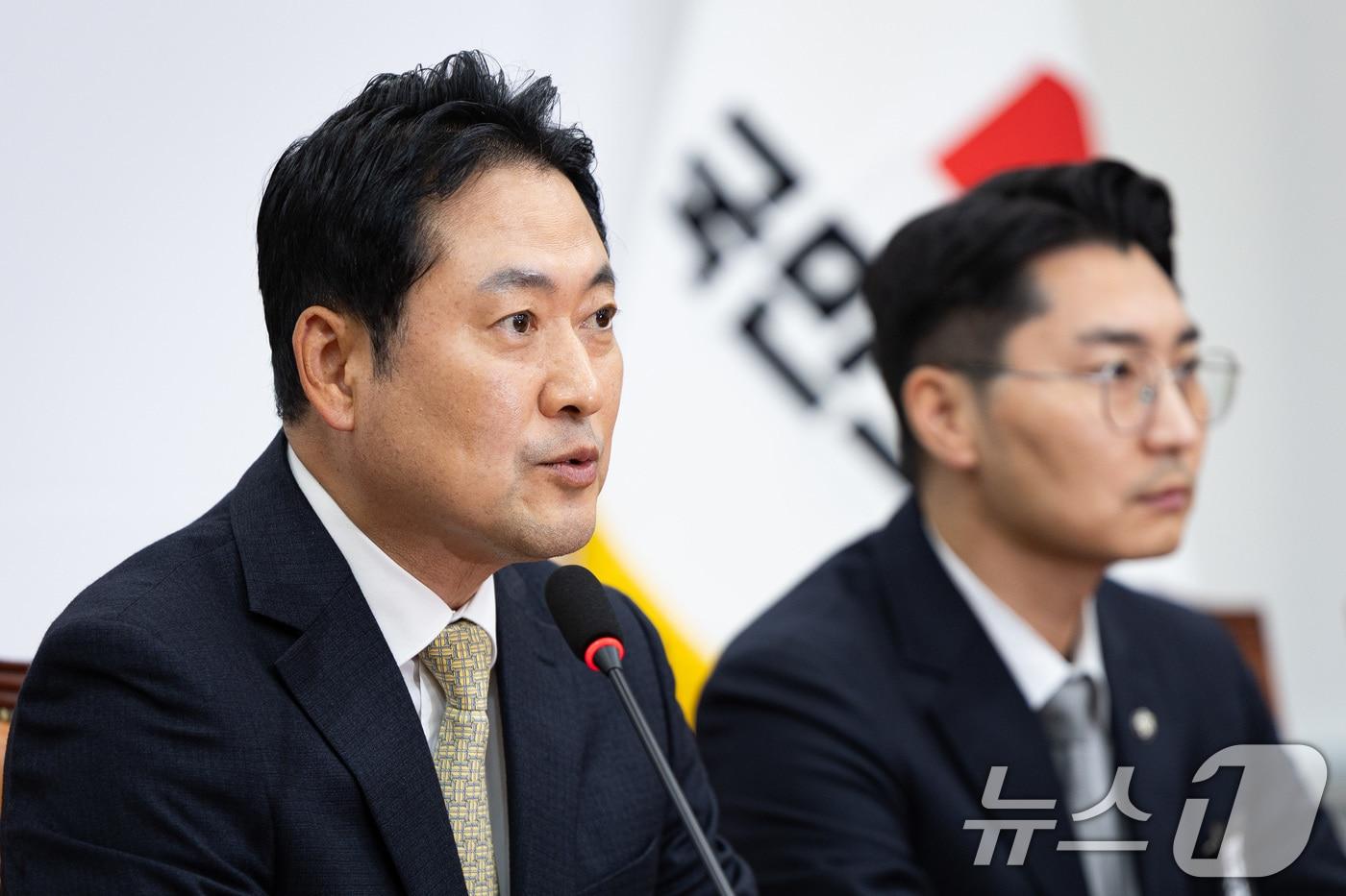 장동혁 국민의힘 대표가 지난 20일 서울 여의도 국회에서 열린 현안 기자간담회에서 모두 발언을 하고 있다. 2025.10.20/뉴스1 ⓒ News1 유승관 기자