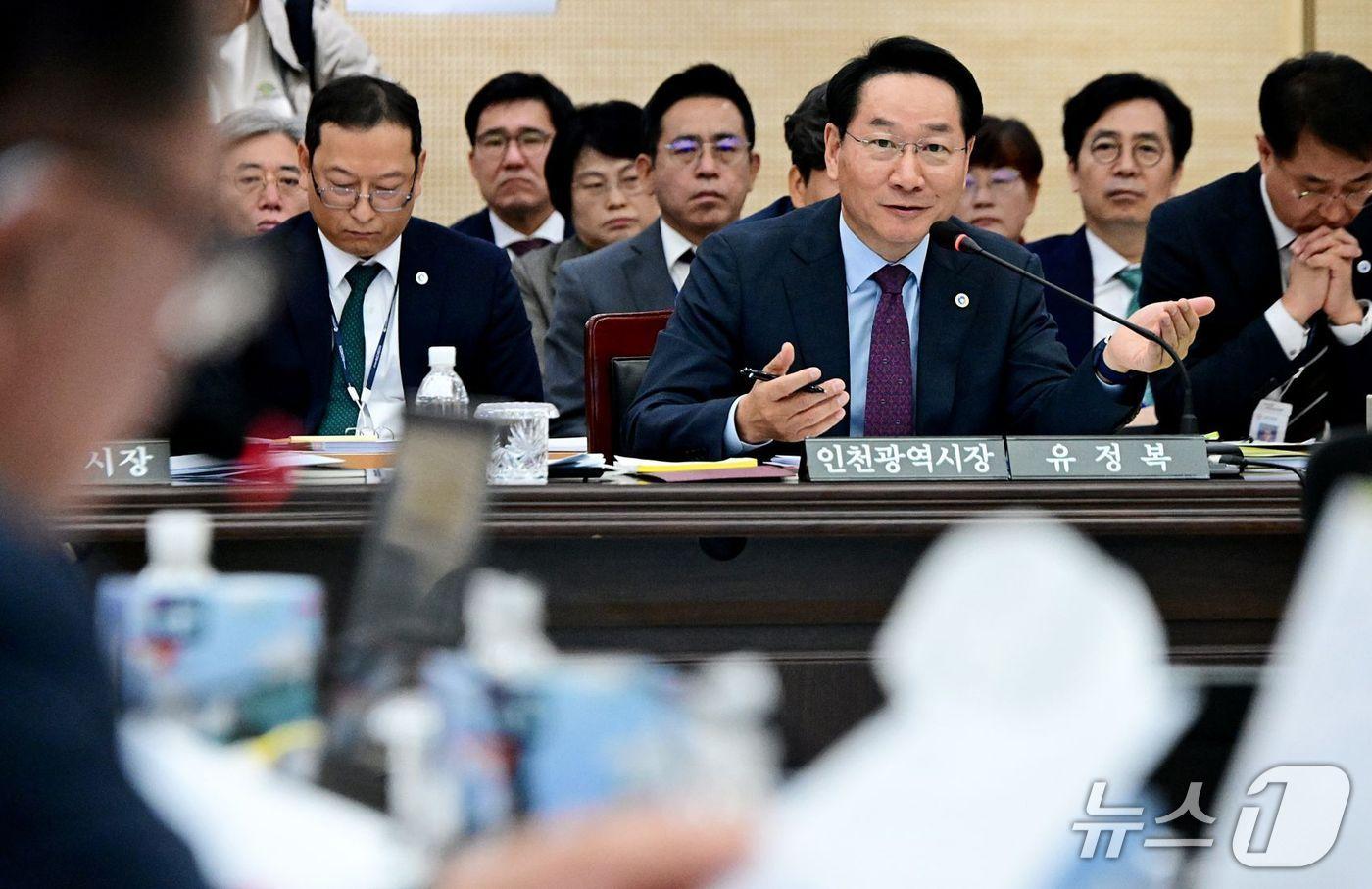 유정복 인천광역시장이 20일 시청 대회의실에서 열린 '2025년 국회 행정안전위원회 국정감사'에서 의원들의 질문에 답변하고 있다. (인천시 제공.재판매 및 DB금지)