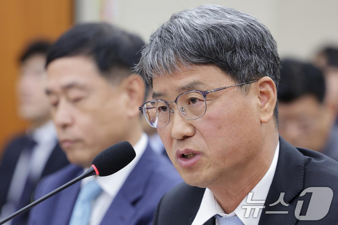 반상권 방송미디어통신위원회 위원장 직무대리 겸 대변인이 20일 서울 여의도 국회 과학기술정보방송통신위원회에서 열린 방송미디어통신위원회 등에 대한 국정감사에서 의원 질의에 답변하고 있다. 2025.10.20/뉴스1 ⓒ News1 신웅수 기자