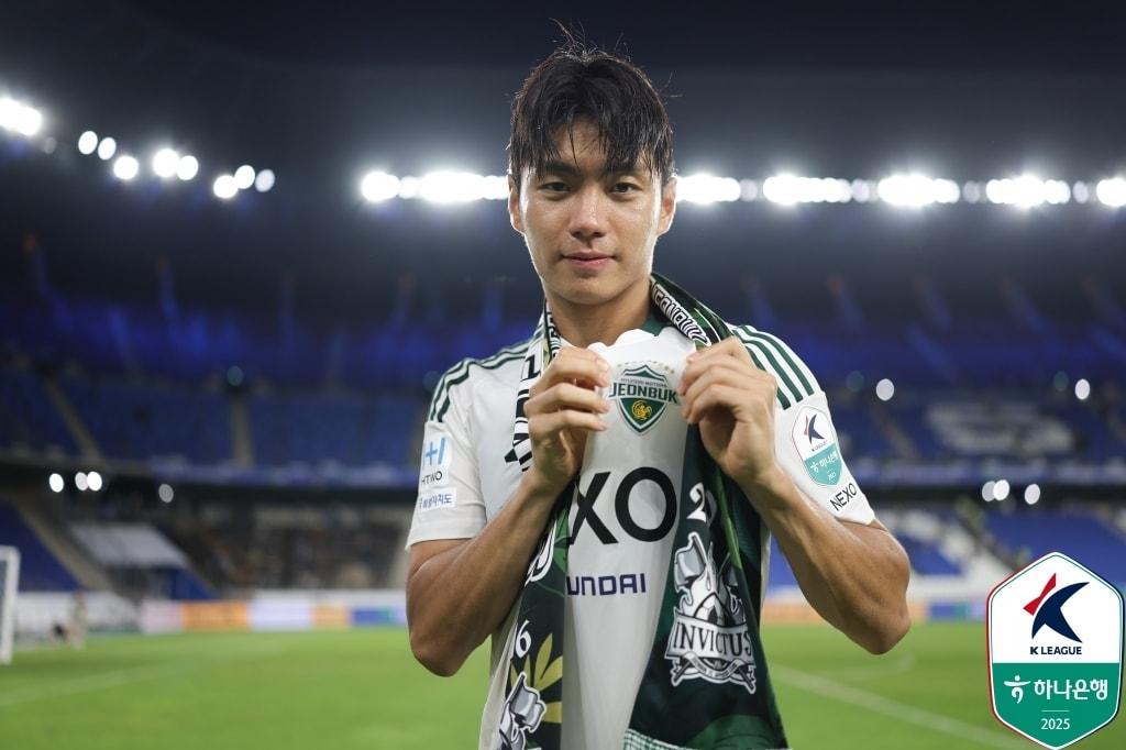 본문 이미지 - 2025 K리그1 챔피언 전북현대의 부활을 이끈 전진우 &#40;한국프로축구연맹 제공&#41;