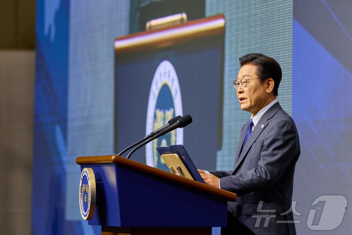 이재명 대통령이 20일 경기 고양시 일산서구 킨텍스에서 열린 서울 ADEX 2025&#40;서울 국제 항공우주 및 방위산업 전시회 2025&#41; 개막식에서 축사하고 있다. &#40;대통령실 제공. 재판매 및 DB 금지&#41; 2025.10.20/뉴스1 ⓒ News1 이재명 기자