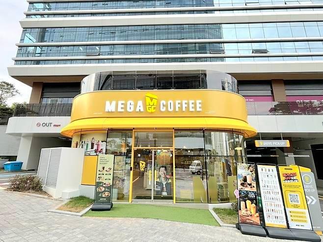 본문 이미지 - 메가MGC커피 매장 전경.&#40;메가MGC커피 제공&#41;