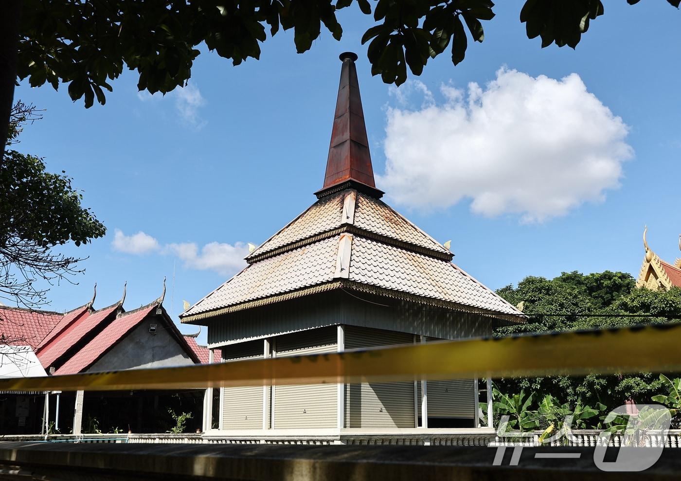 20일(현지시간) 캄보디아 프놈펜 턱틀라사원에서 지난 8월 보코산 지역의 온라인스캠범죄단지에 감금돼 고문 끝에 숨진 대학생 박모씨의 화장이 진행되고 있다. 2025.10.20/뉴스1 ⓒ News1 김도우 기자