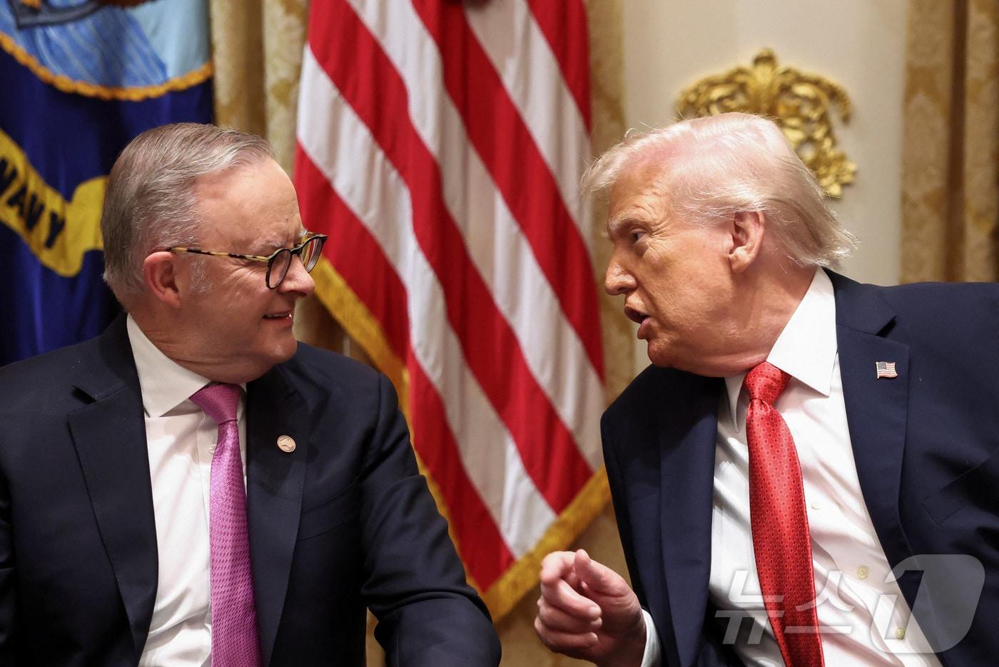 20일&#40;현지시간&#41; 도널드 트럼프 미국 대통령&#40;오른쪽&#41;과 앤서니 앨버니지 호주 총리가 워싱턴 백악관에서 대화하고 있다. 2025.10.20 ⓒ 로이터=뉴스1 ⓒ News1 김지완 기자