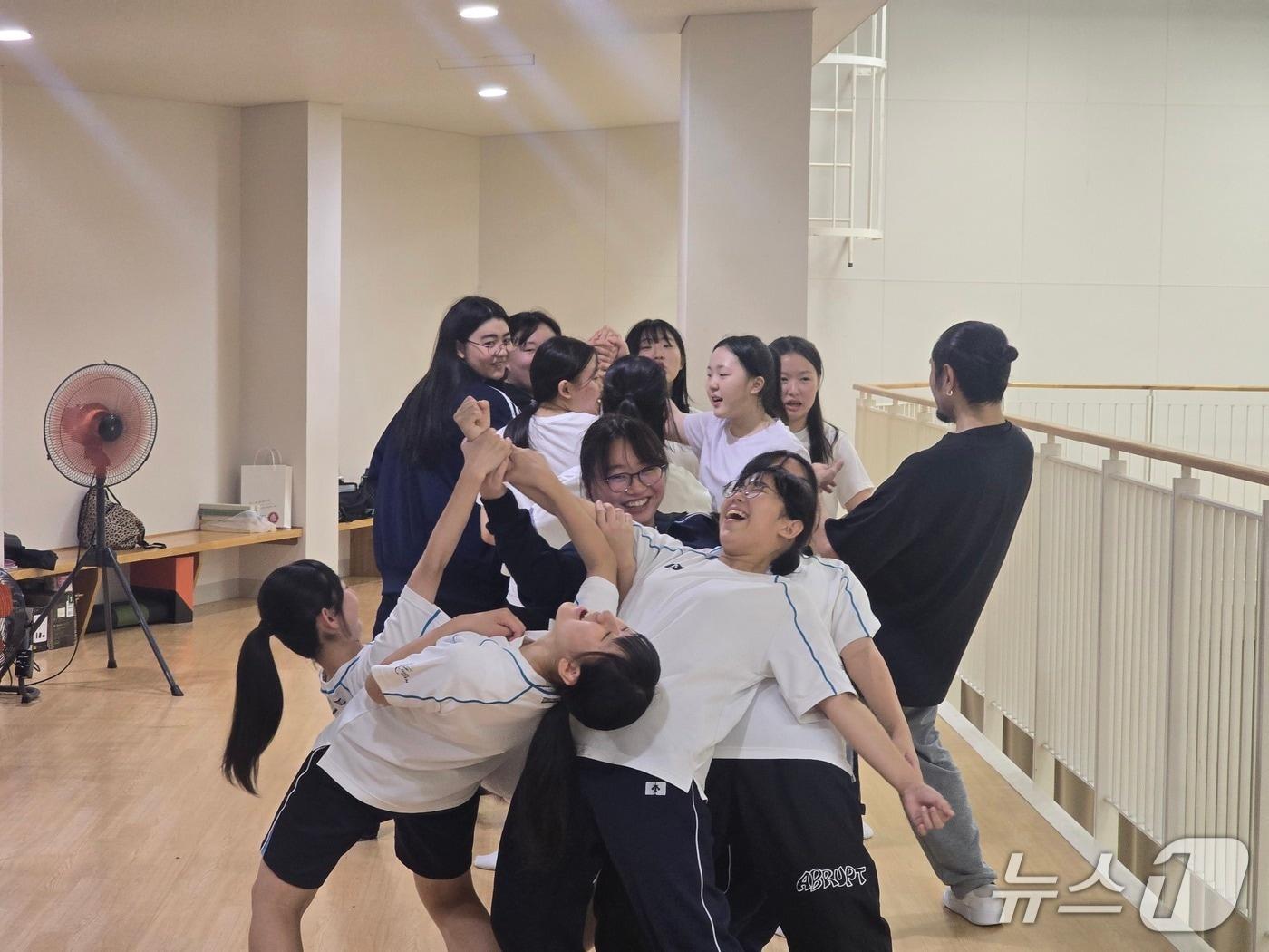 본문 이미지 - 동북아역사재단의 3박 4일 한일 학생 교류 프로그램 현장. ⓒ 뉴스1 김정한