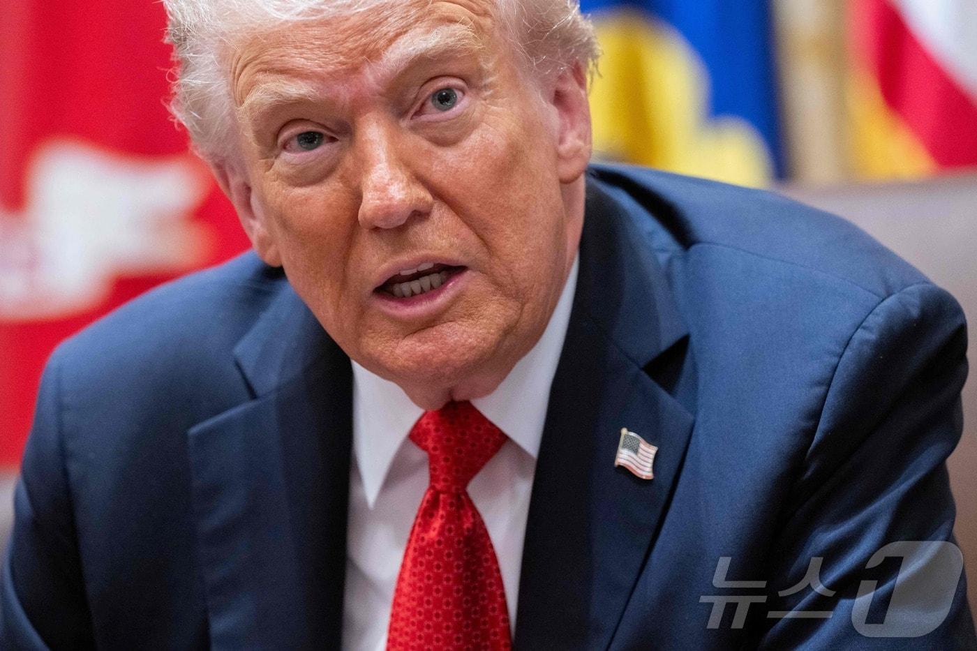 도널드 트럼프 미국 대통령이 20일&#40;현지시간&#41; 워싱턴 DC 백악관 내각 회의실에서 앤서니 알바니즈 호주 총리와 회담하는 동안 발언하고 있다. 2025.10.21. ⓒ AFP=뉴스1 ⓒ News1 이정환 기자