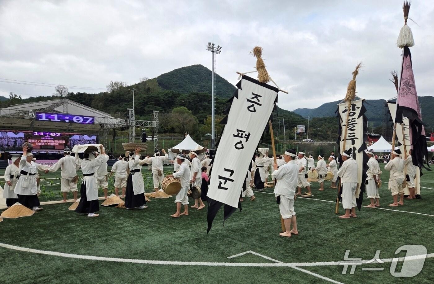 충북 증평군 장뜰두레농요보존회(회장 이송곤)가 29회 충청북도 민속예술축제에서 최우수상을 수상했다.(증평군 제공, 재판매 및 DB금지)/뉴스1