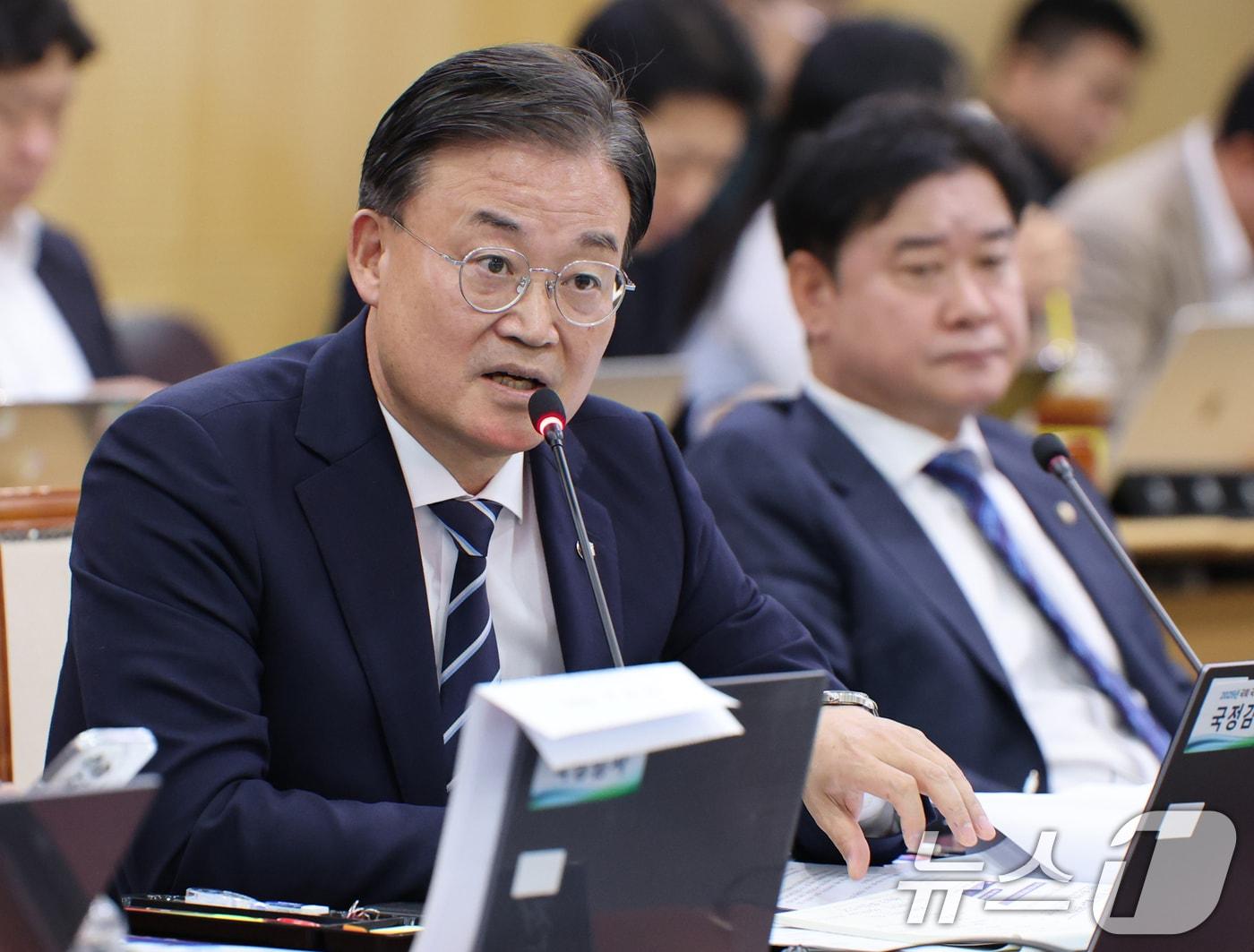 본문 이미지 - 이연희 더불어민주당 의원이 21일 한국철도공사&#40;코레일&#41; 대전본사에서 열린 국회 국토교통위원회의 한국철도공사, 국가철도공단, 에스알 등에 대한 국정감사에서 질의하고 있다. 2025.10.21/뉴스1 ⓒ News1 김기태 기자